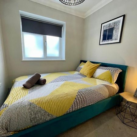 Stylish Modern One Bedroom Apartment with Garden Cardiff Exterior foto
