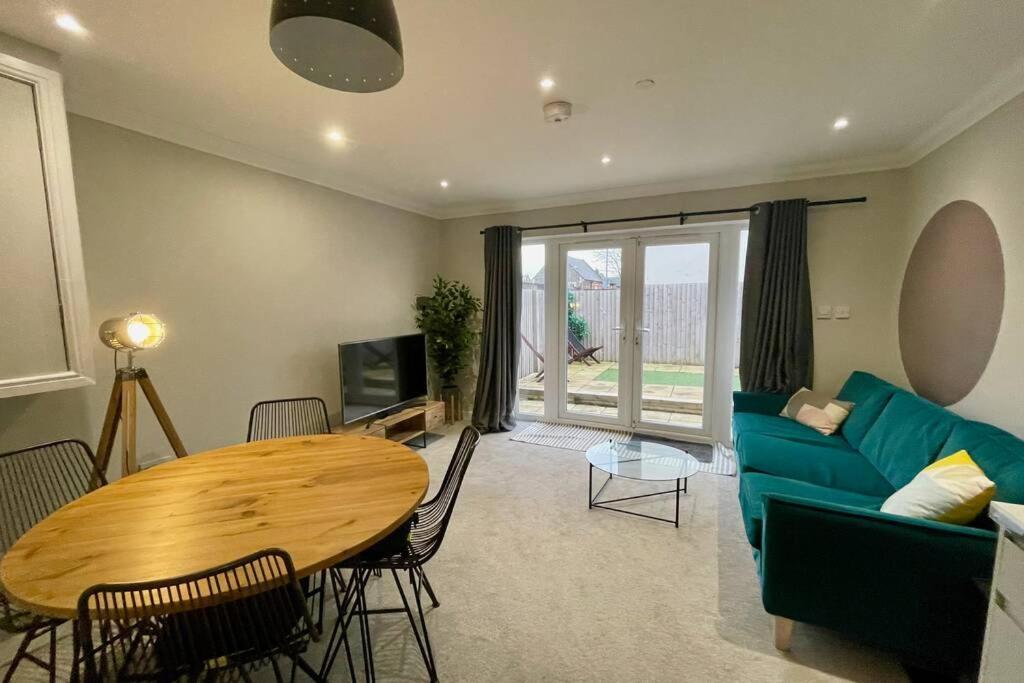 Stylish Modern One Bedroom Apartment with Garden Cardiff Exterior foto
