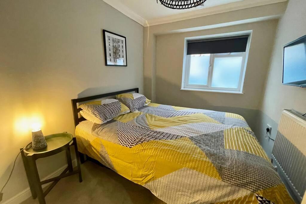 Stylish Modern One Bedroom Apartment with Garden Cardiff Exterior foto