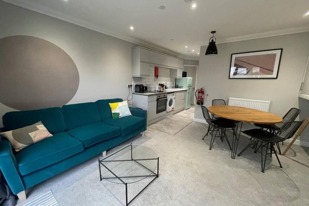 Stylish Modern One Bedroom Apartment with Garden Cardiff Exterior foto